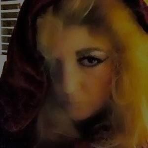 Meet your Posher, Elisa